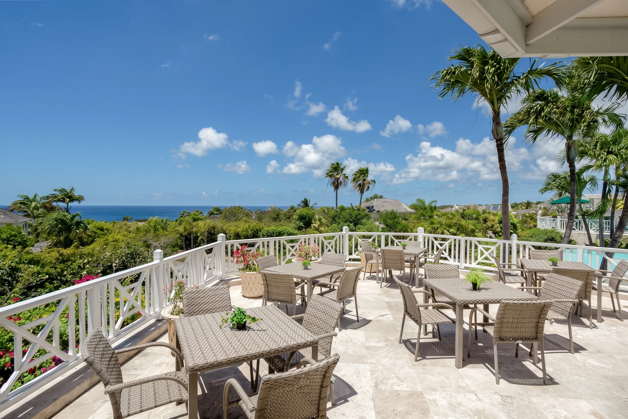 Outdoor dining at The Deck at Sugar Hill